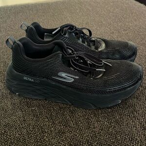 Women’s Skechers GO RUN Size 7.5